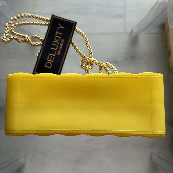 Quilted Bright YELLOW Jelly Purse with adjustable Gold Chain Strap
BRAND NEW! - Picture 4 of 12